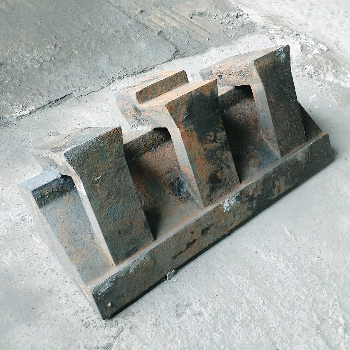Rubber & Mn-Cr alloy cast composite liner for SAG mill in Mining 