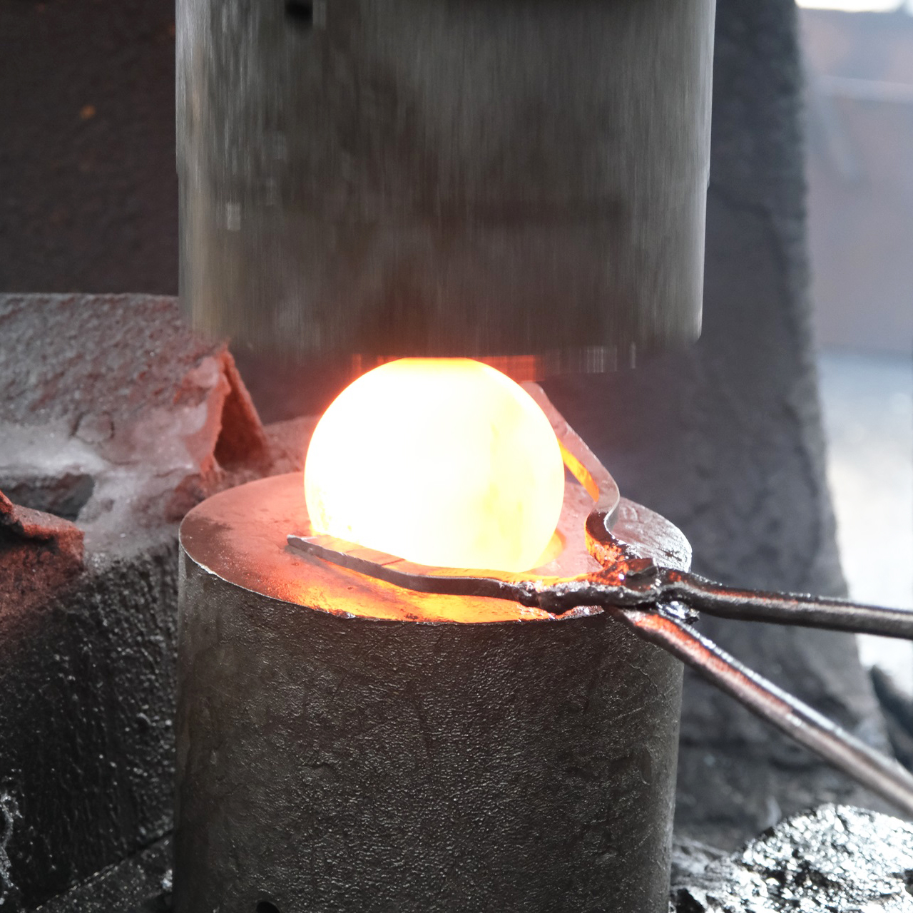 GM-3: Φ125 Mm Forged Grinding Media Steel Ball for Mining SAG Mill 