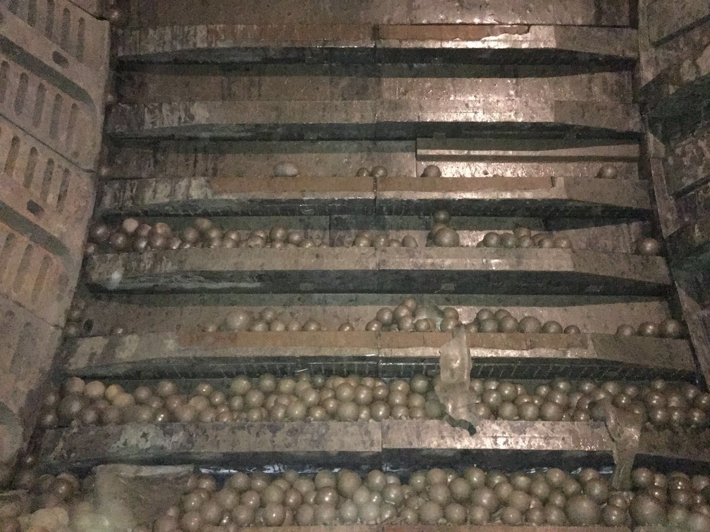 Rubber & Mn-Cr alloy cast composite liner for SAG mill in Mining 