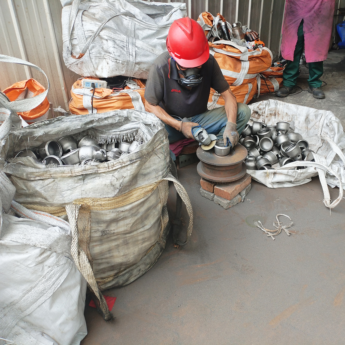 Toughened cast porcelain insulator steel cap for High voltage electromagnetic insulator
