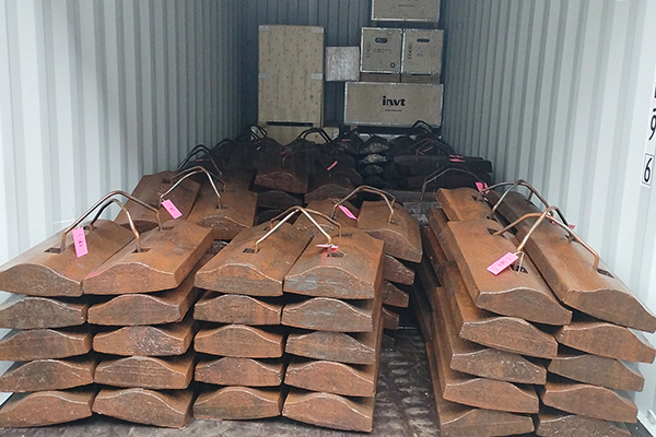 On June-16-2024, one set of Φ2100*5700 mm Ball mill Liner (total 25.5 tons，Alloy Material: Mn13Cr2 ) are loading in 20 feet container , will shipping to Philippines Mining customer. ​