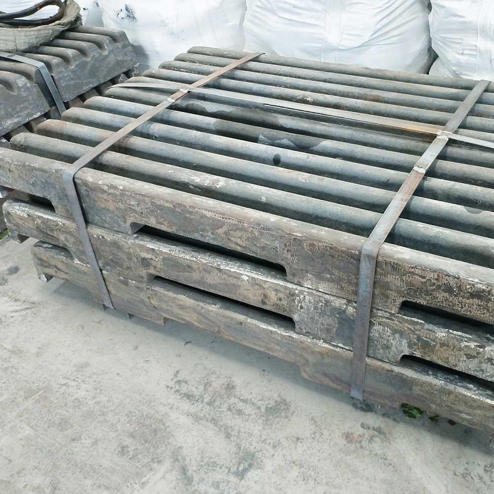 Mn-Cr alloy cast Jaw crusher spare wear parts: Side liner & Jaw plates 