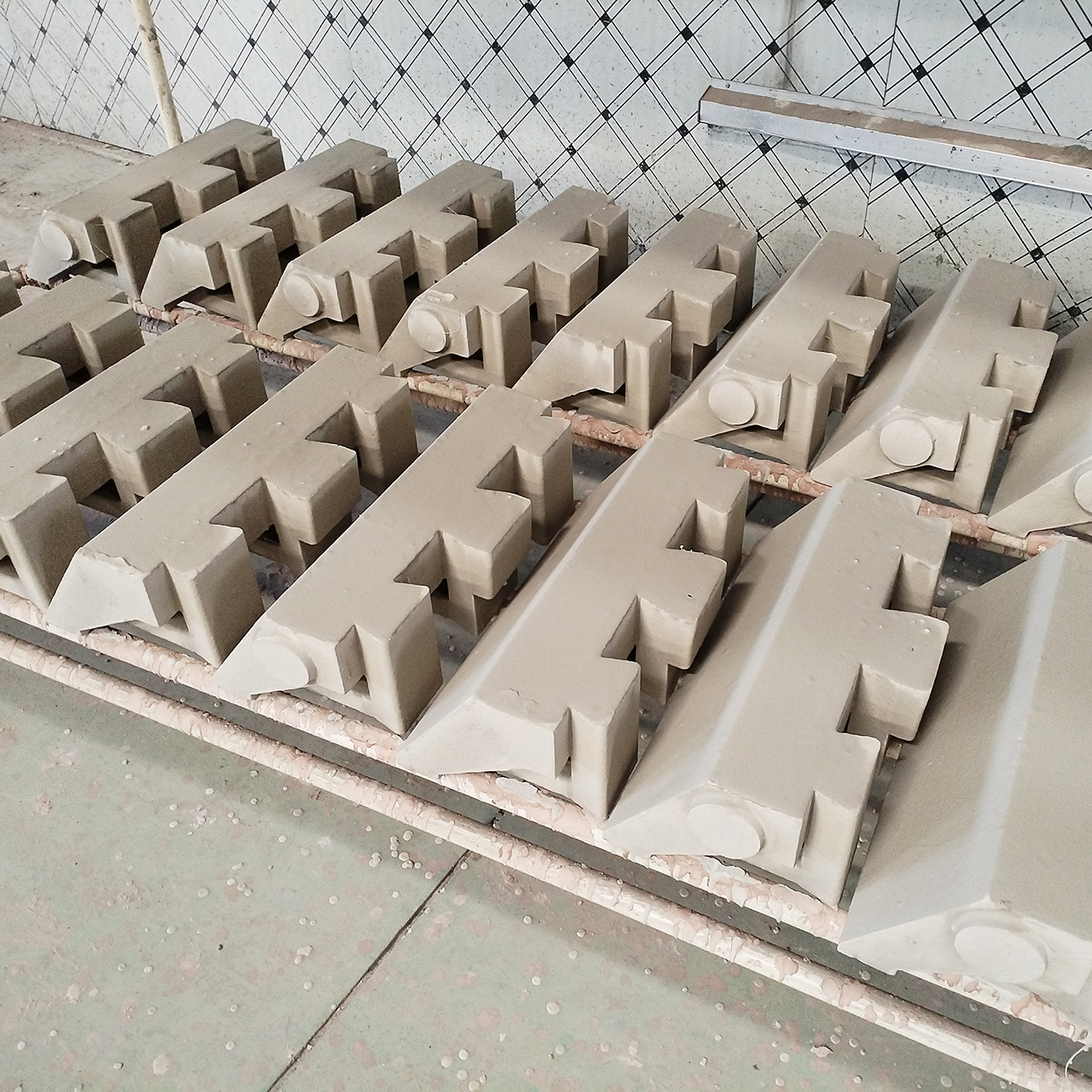 Rubber & Mn-Cr alloy cast composite liner for SAG mill in Mining 